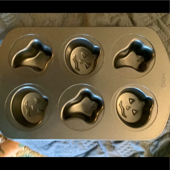 Wilton Halloween 🎃 Cake Pan 👻